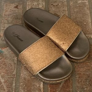 Women Forever slides sz 8